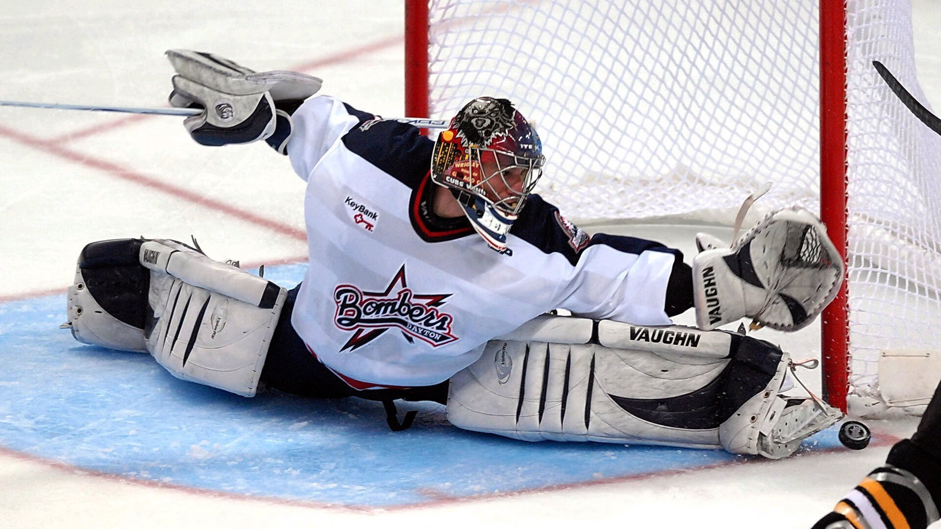 艾比·德尔福：南非队防守中的英雄，成功防守对方进攻威胁，比尔和艾德