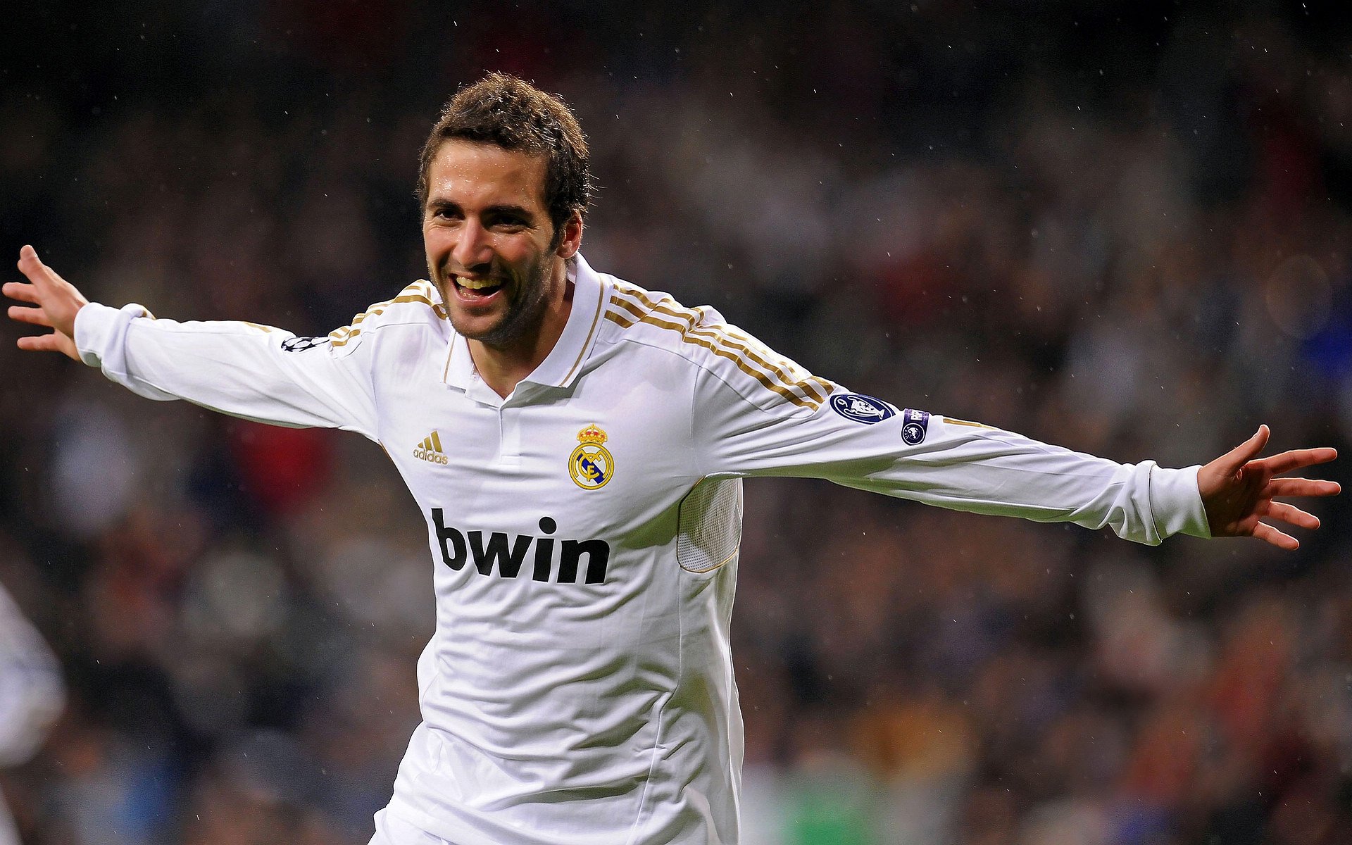 艾比·德尔福：南非队防守中的英雄，成功防守对方进攻威胁，比尔和艾德