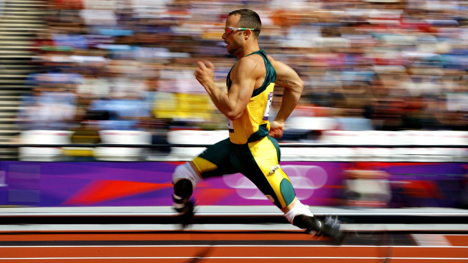 皮特·斯图斯的进攻突破为南非队创造优势，斯图尔特皮尔斯